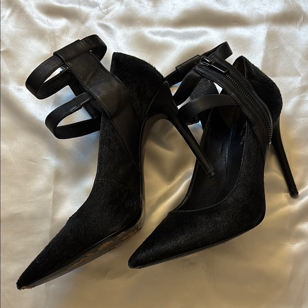 Kenneth Cole New York Black Ankle strapped Heels, Sz 7.5, Used